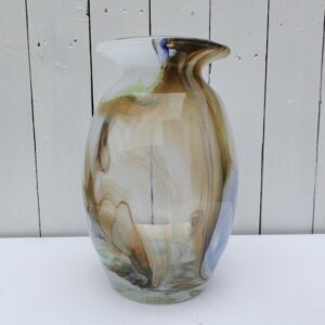 Grand vase en verre soufflé à décor flammé par Bob le Bleis à Maure-vieil. Etiquettes d'origine sur le dessous. Très bon état . Hauteur : 28,5 cm Diamètre collerette : 15,5 cm