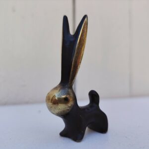 Lapin en bronze de Vienne par Walter bosse.  Bon état général Hauteur : 6 cm