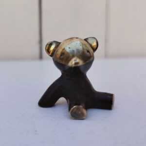 Ourson en bronze de Vienne par Walter bosse. Bon état général Hauteur : 3 cm