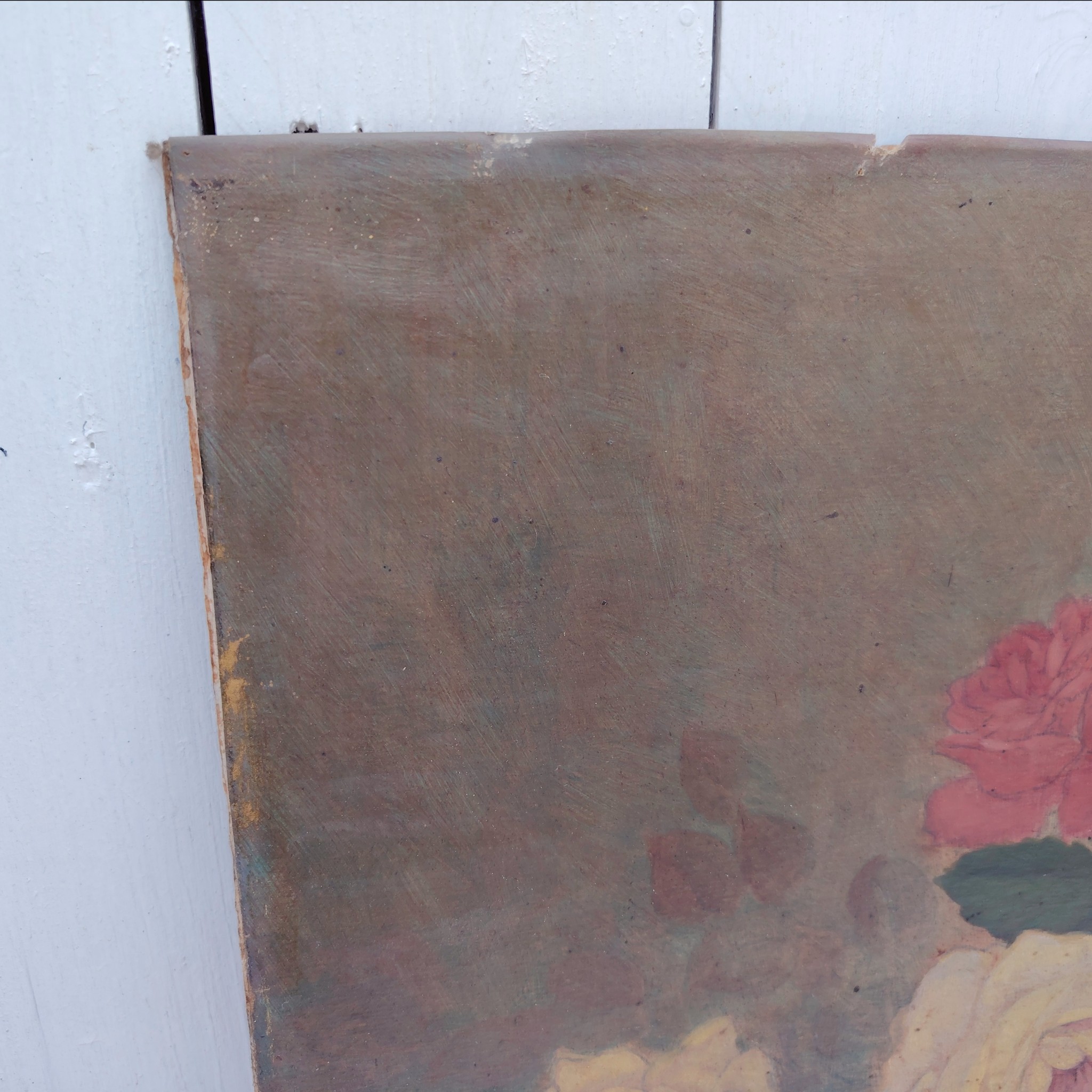 Tableau papier marouflé sur carton représentation des roses posées en attente de préparation d'un bouquet. Signé F.Grugard. Un nettoyage à prévoir, assez sombre. Petits accrocs sur le contour. Dimensions : 38 X 51 cm