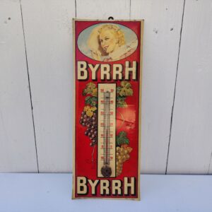 Ancien glaçoïde thermomètre publicitaire pour la marque d'alcool Byrrh. Glaçoïde craquelé sans manque, jauni sur le blanc, des taches, le thermomètre fonctionne très bien. Bon état général Dimensions : 33 x 12,5 cm