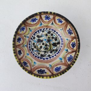 Vide poche  en céramique de Kéraluc à Quimper, par Paul Yvain. Décor floral Signé sur le dessous. Excellent état Diamètre : 15 cm Hauteur : 5 cm
