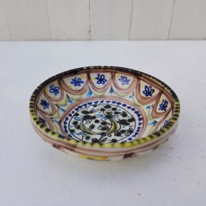 Vide poche  en céramique de Kéraluc à Quimper, par Paul Yvain. Décor floral Signé sur le dessous. Excellent état Diamètre : 15 cm Hauteur : 5 cm