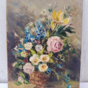 Huile sur panneau isorel représentant un beau bouquet de fleurs dans un vase , signé en bas à droite M.Pinot Vialet. Coins un peu usés, une accroche sur l'arrière. Bon état général Dimensions : 11 x 16 cm