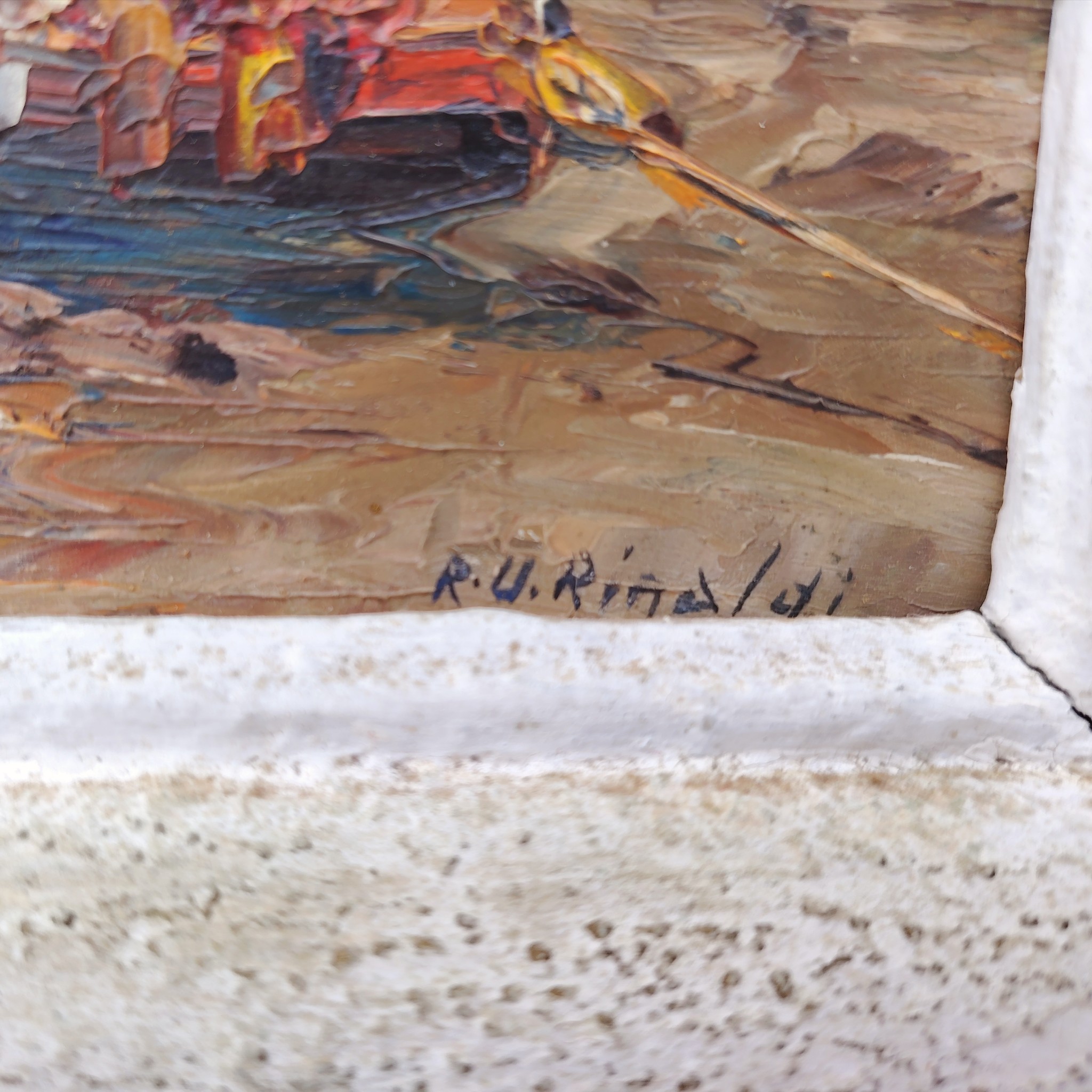 Huile sur panneau isorel représentant un bateau amarré dans une crique en premier plan , en deuxième plan une maison de pêcheur sur une hauteur et dans le fond on distingue une falaise et un voilier naviguant. Cadre en bois cérusé blanc. Signé RU Rinaldi en bas à droite. Bon état général. Dimensions cadre : 22 x 25,5 cm