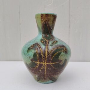  Vase en céramique bleu-vert turquoise, signé Accolay. Décor de Fleur stylisé. Excellent état. Hauteur : 17 cm