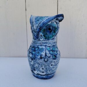 Hibou en céramique créé par Danuta le Hénaff, dans les tons de bleus turquoise.Etiquette sur le dessous. Signé  Le Henaff. Excellent état Hauteur : 12,5 cm