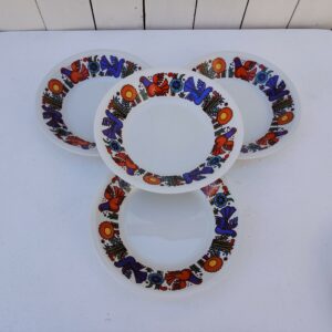 Lot de quatre Assiettes creuses en porcelaine Villeroy & Boch modèle Acapulco. Légères traces d'usage. Excellent état. Diamètre : 21 cm