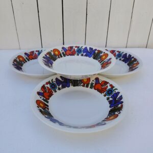 Lot de quatre Assiettes creuses en porcelaine Villeroy & Boch modèle Acapulco. Légères traces d'usage. Excellent état. Diamètre : 21 cm