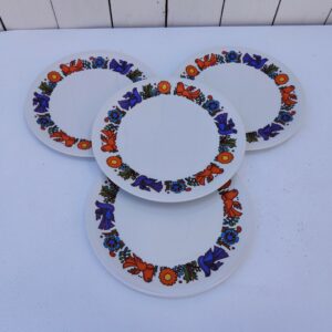 Lot de quatre Assiettes à dessert en porcelaine Villeroy & Boch modèle Acapulco. Légères traces d'usage. Excellent état. Diamètre : 20,5 cm