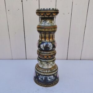 Vase ou Bougeoir en céramique de Kéraluc à Quimper, par André l'Helguen. Dans les tons de vert. Signé sur le dessous. Très bon état. Hauteur max : 32 cm Diamètre col : 8,5 cm