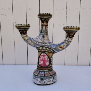  Bougeoir chandelier en céramique de Kéraluc à Quimper, par André l'Helguen. Dans les tons de vert. Signé sur le dessous. Très bon état. Hauteur max : 32 cm Largeur : 28 cm