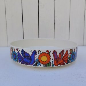 Grand plat de service en porcelaine , Villeroy & Boch modèle Acapulco. Légères traces d'usage. Très bon état Hauteur : 6 cm Diamètre : 24,5 cm