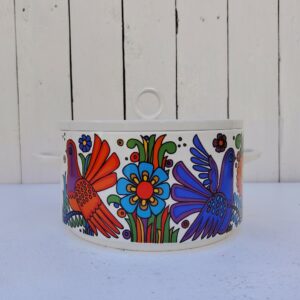 Légumier ou soupière  en porcelaine Villeroy & Boch modèle Acapulco. Légères traces d'usage.  Très bon état. Hauteur avec couvercle : ~17 cm Diamètre : 20,5 cm