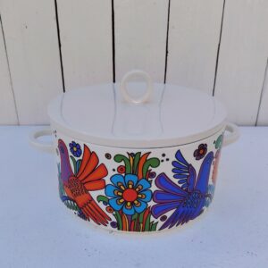 Légumier ou soupière  en porcelaine Villeroy & Boch modèle Acapulco. Légères traces d'usage.  Très bon état. Hauteur avec couvercle : ~17 cm Diamètre : 20,5 cm