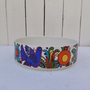 Plat de service en porcelaine , Villeroy & Boch modèle Acapulco. Légères traces d'usage. Très bon état Hauteur : 6,5 cm Diamètre : 20 cm