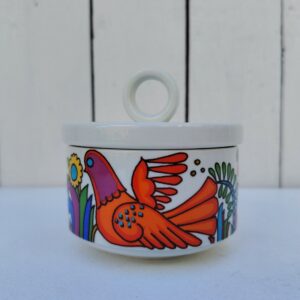 Sucrier en porcelaine Villeroy & Boch modèle Acapulco. Légères traces d'usage.  Excellent état. Hauteur avec couvercle : 10 cm