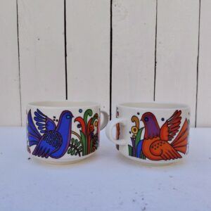 Paire tasses à café  en porcelaine Villeroy & Boch modèle Acapulco. Légères traces d'usage.  Excellent état. Hauteur :  7 cm Diamètre : 9 cm