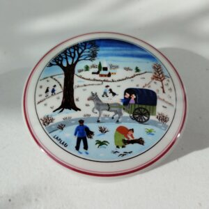 Bonbonnière ou baguier de la marque Villeroy & Boch, modèle Christmas naïf. Excellent état. Diamètre : 10,5 cm Hauteur : 5 cm