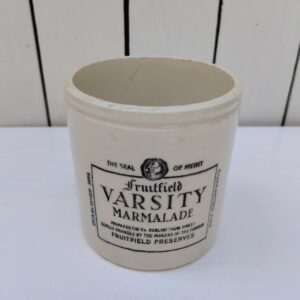Ancien pot de marmelade de la marque Varsity, en céramique anglaise. Bon état général Hauteur : 11,5 cm Diamètre : 10,5 cm
