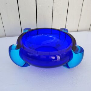Centre de table ou coupe à fruits en verre de Murano Alboino, créé par Tina Aufiero pour Venini. Design Italien. Petites traces et rayures d'usage sans gravité. Très bon état Hauteur : 9 cm Diamètre : 29 cm