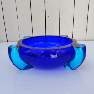 Centre de table ou coupe à fruits en verre de Murano Alboino, créé par Tina Aufiero pour Venini. Design Italien. Petites traces et rayures d'usage sans gravité. Très bon état Hauteur : 9 cm Diamètre : 29 cm