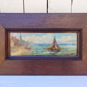 Gouache sur panneau de bois, représentant un voilier partant sur les flots. en arrière plan une maison avec des personnages. Signé S leleu. Encadrement bois. Gravé à l'arrière " Fait par le père de ma grand-mère maternelle" Bon état général Dimensions : 41 x 24 cm Dimensions tableau : 28 x 10 cm
