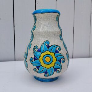 Vase  en céramique Keramis par Charles Catteau,  en faïence émaillée  bleu et jaune Numéroté sur le dessous, signature et le K pour Kéramis , traces d'usage à l'intérieur Très bon état. Hauteur : 20 cm Diamètre col : 6,5 cm