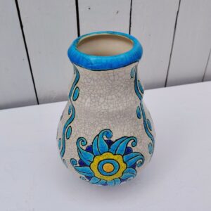 Vase  en céramique Keramis par Charles Catteau,  en faïence émaillée  bleu et jaune Numéroté sur le dessous, signature et le K pour Kéramis , traces d'usage à l'intérieur Très bon état. Hauteur : 20 cm Diamètre col : 6,5 cm