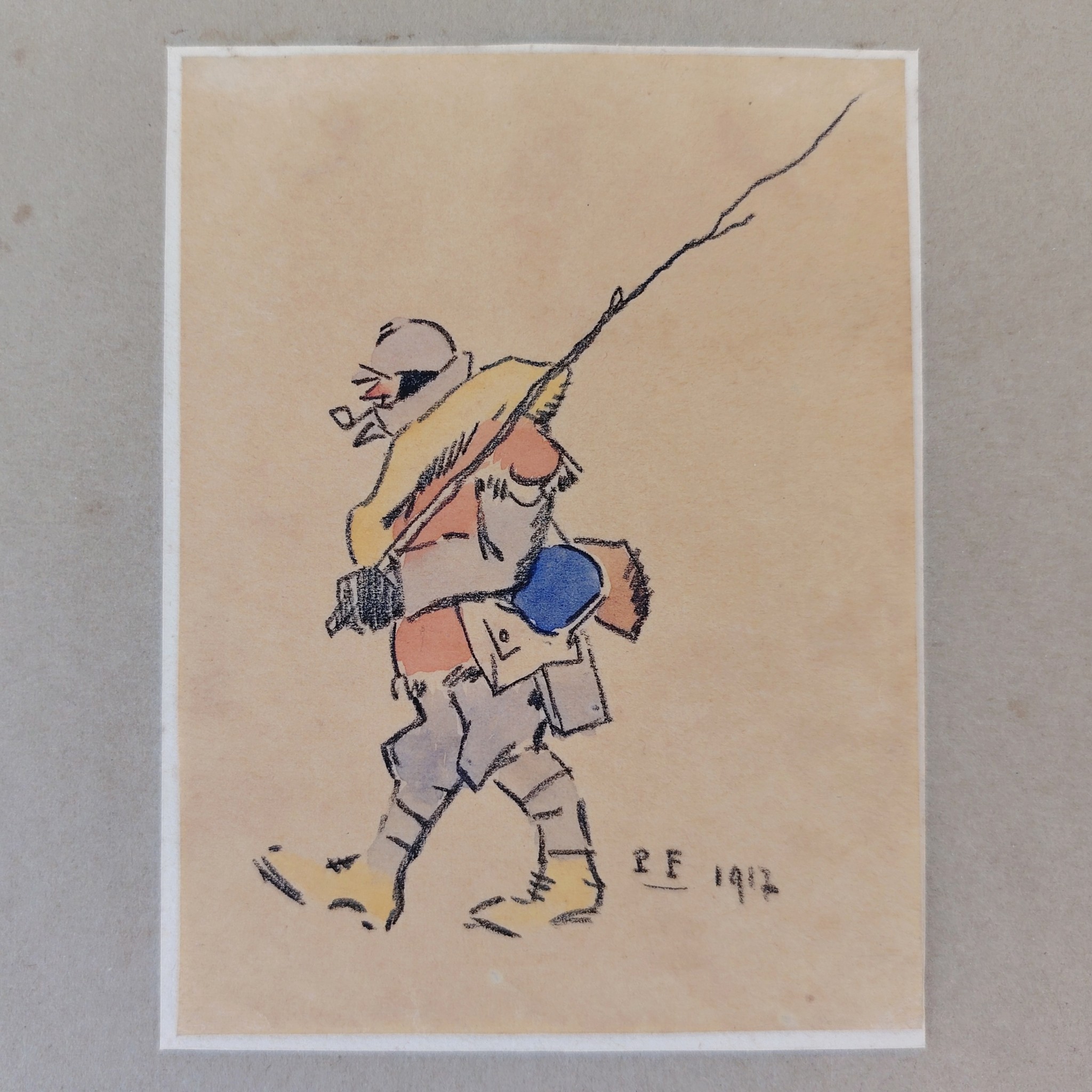Dessin humoristique par Pierre Falké, datant de 1917, caricature de poilus ayant une canne à pêche de fortune faites avec une branche d'arbre. Petites taches et rousseurs . Bon état général  Dimensions totale : 1 x 16 cm Dimensions dessin : 11 x 8,5 cm