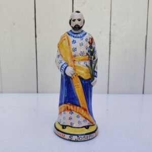 Statuette en faïence polychrome de la manufacture Henriot Quimper, représentant Saint Joseph . Signature à l'intérieur Excellent état Hauteur : 16 cm
