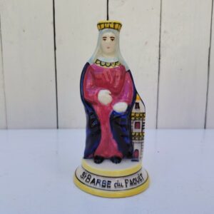 Statuette en faïence polychrome de la manufacture Henriot Quimper, représentant Saint Barbe du Faouët . Signature sur l'arrière du socle. Excellent état Hauteur : 16 cm